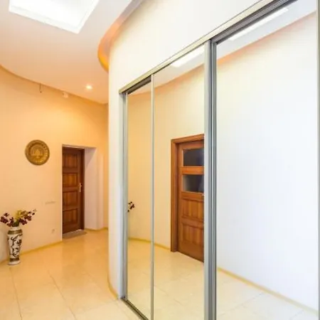 Do Lvova Apartment *